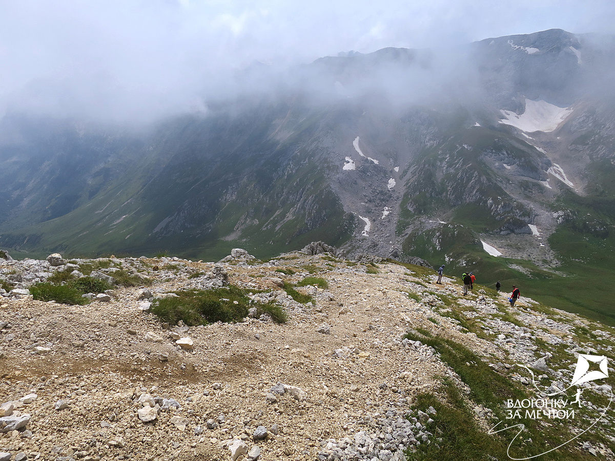 Спуск к перевалу / листаем фото