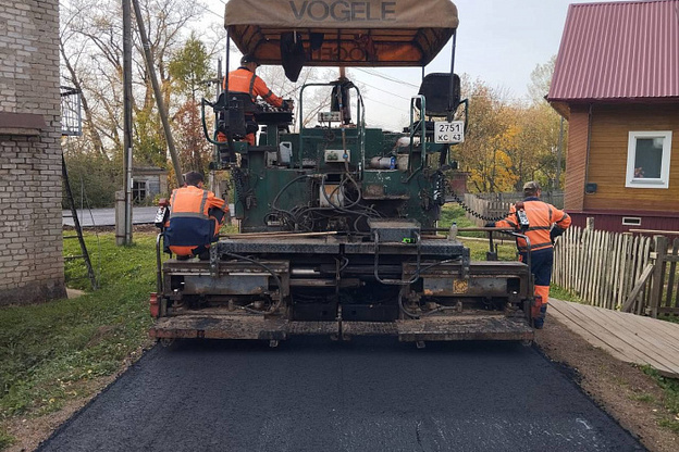    В посёлке Уни ремонтируют улицу Больничную