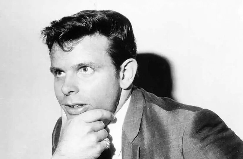 «А не сочинить ли хит всех времён?»