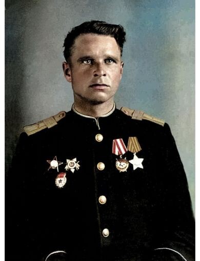  Гвардии старшина Т. В. Ежов. Источник: https://www.moypolk.ru/soldier/kzhov-timofey-vasilevich