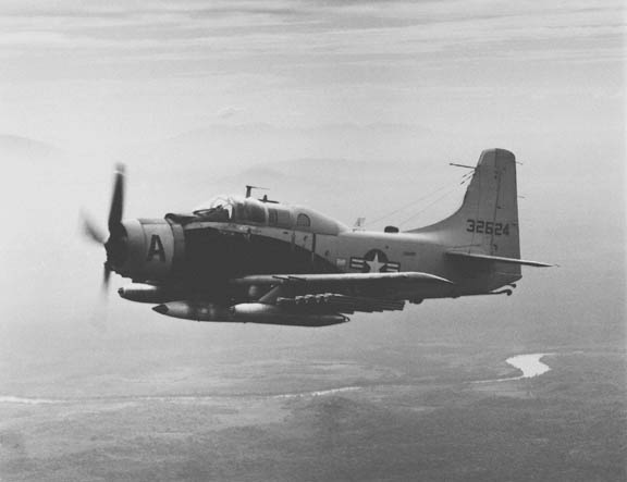 А-1Е 602-й ACS в полете над Южным Вьетнамом