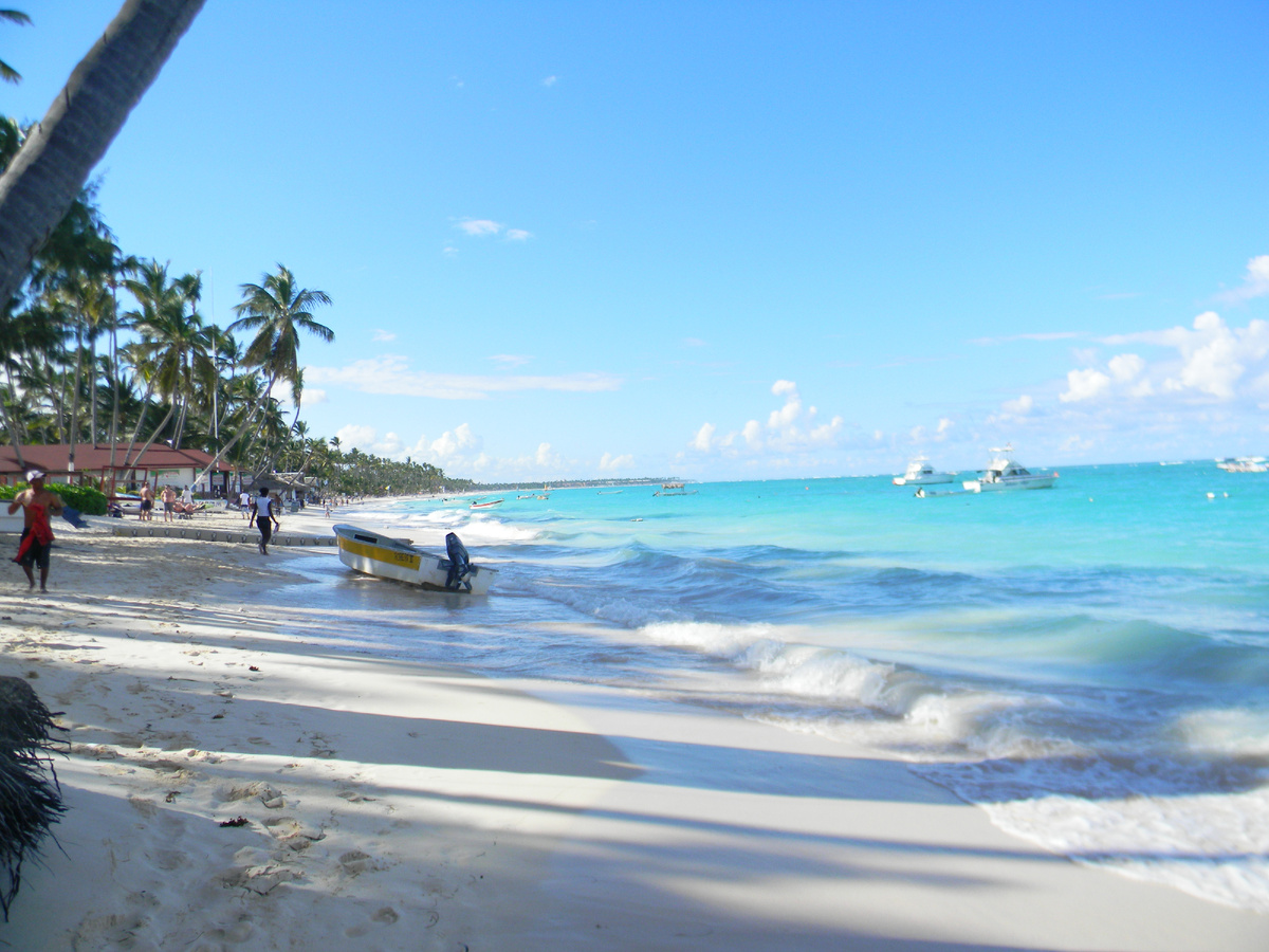 Пляж отеля Отель Vista Sol Punta Cana Beach. Фото автора статьи
