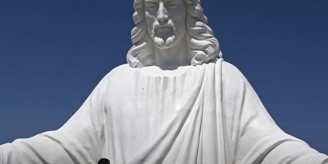 Самая высокая статуя в мире Иисуса Христа в Армении