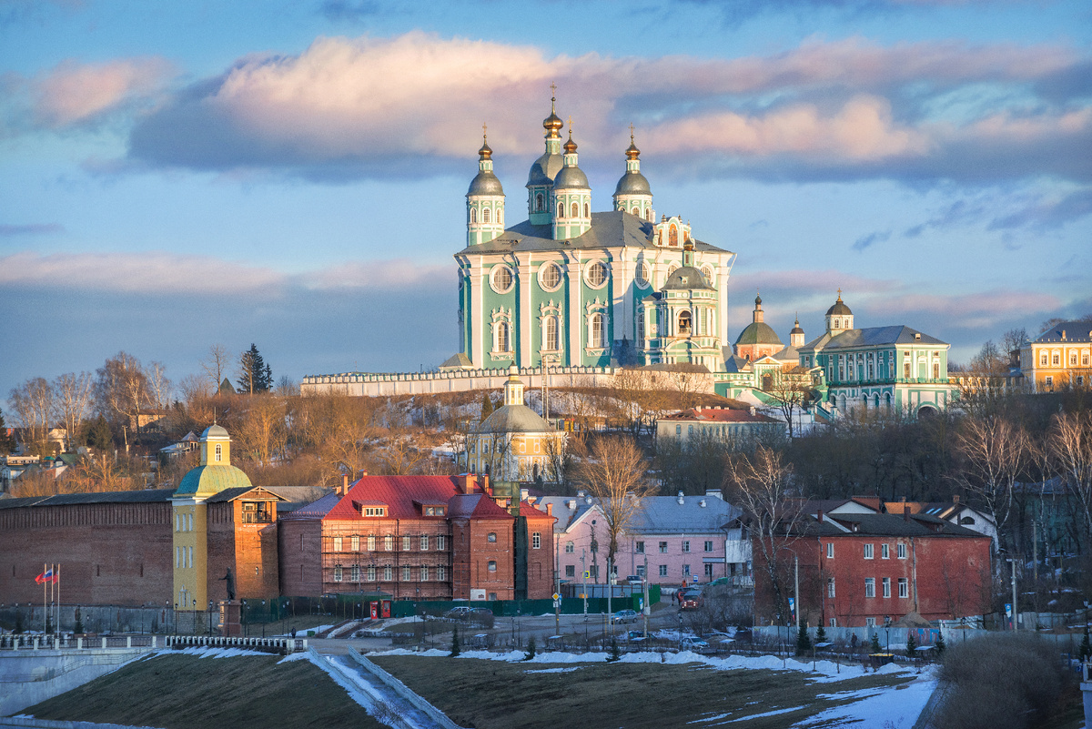 Источник: https://ru.freepik.com/premium-photo/assumption-cathedral-banks-dnieper-river-smolensk-blue-sunset-spring-sky_13590280.htm#fromView=search&page=1&position=15&uuid=5427002d-36e5-43e3-82df-d68899900bcd&query=%D0%92%D0%BB%D0%B0%D0%B4%D0%B8%D0%BC%D0%B8%D1%80