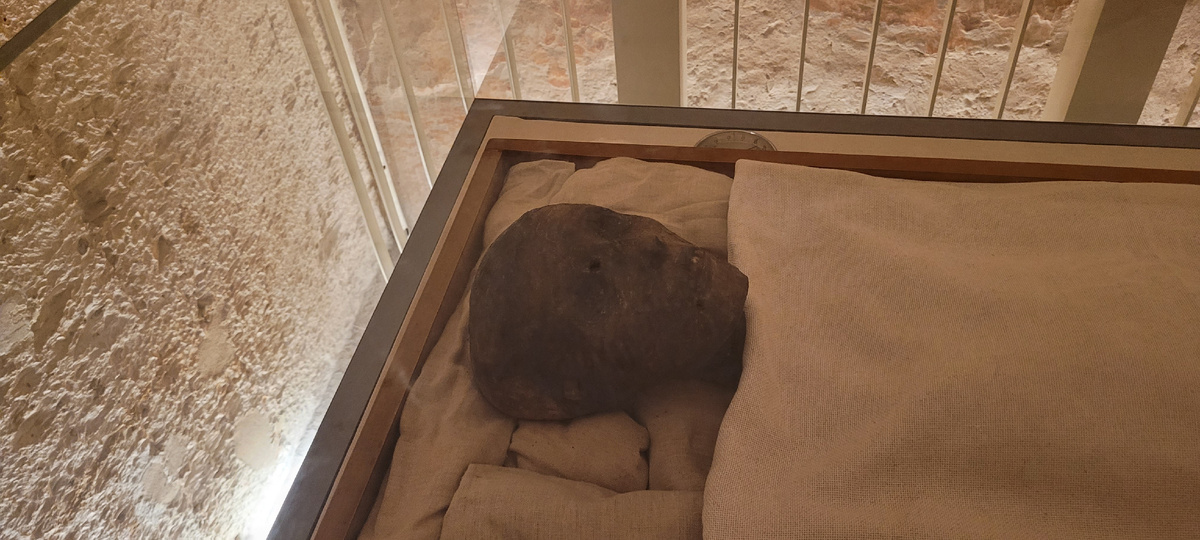 Мумия Тутанхамона в его гробнице