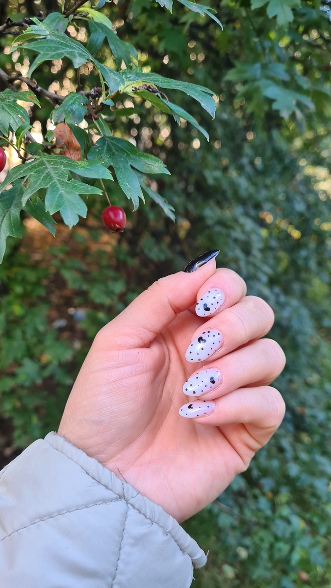 Любимое сочетание ч-б 🖤🤍 Длину чуток убрала.