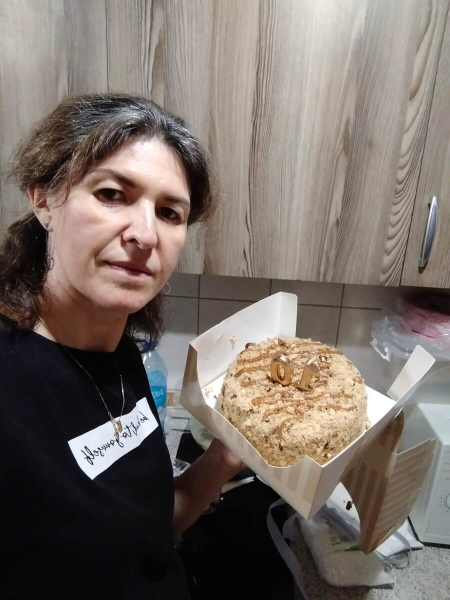 Это торт я не ела, он с орехами