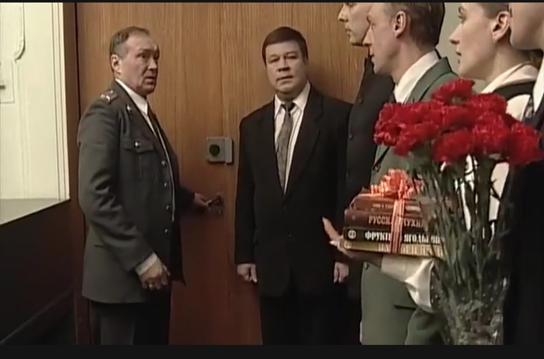 Скриншот кадра из телесериала "Улицы разбитых фонарей" ("Менты") 