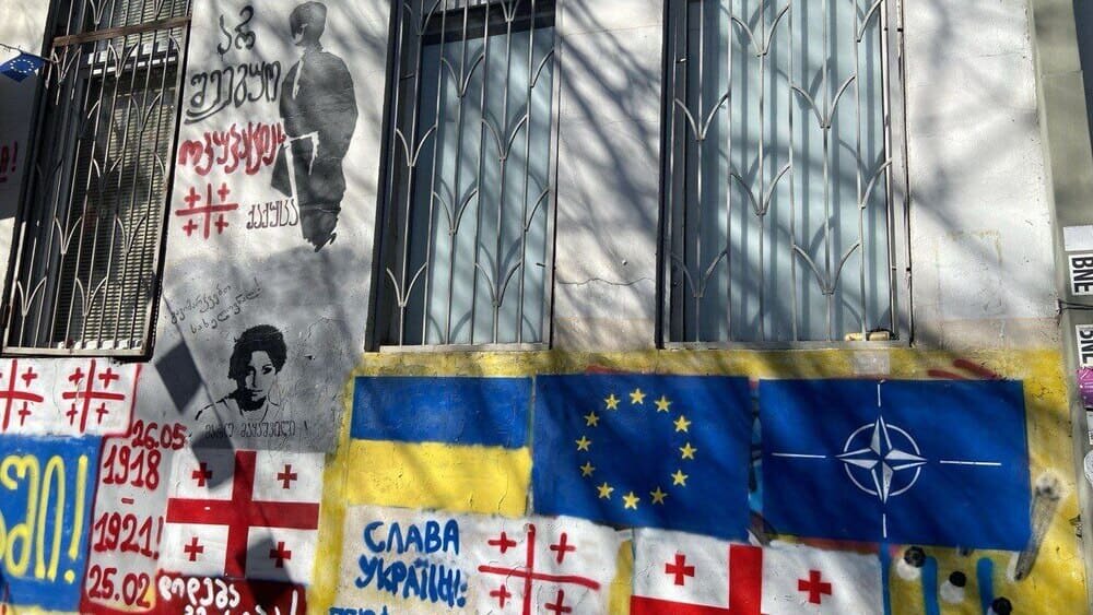 А вот образчик предвыборной агитации, состряпанный оппозицией