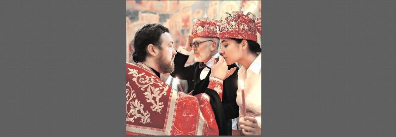 Влюблённые обвенчались в храме