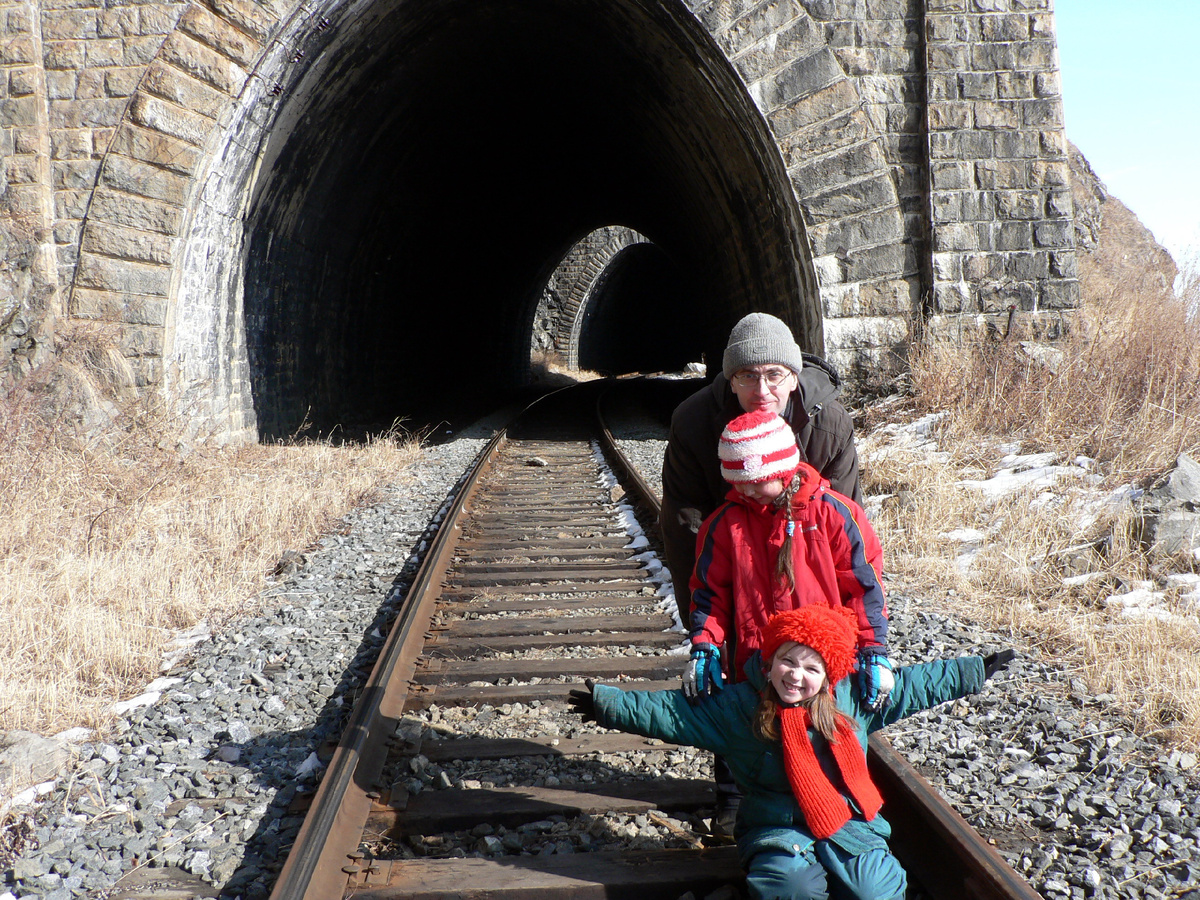 2008 год. Не смотрите, что нет снега. Там сухое место, да и сдувает. На улице минус глубокий. Фото автора