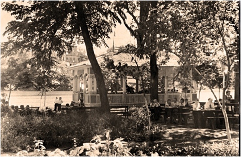 Читальня в городском саду города Богородицка 1950-е годы