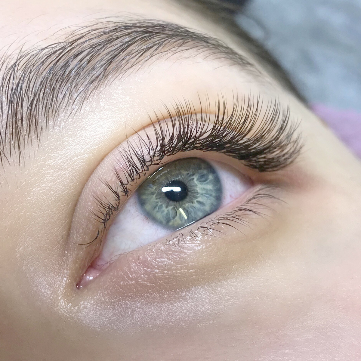 Работа не моя. Взяла для примера. Да,это классика. Но посмотрите как нежно!