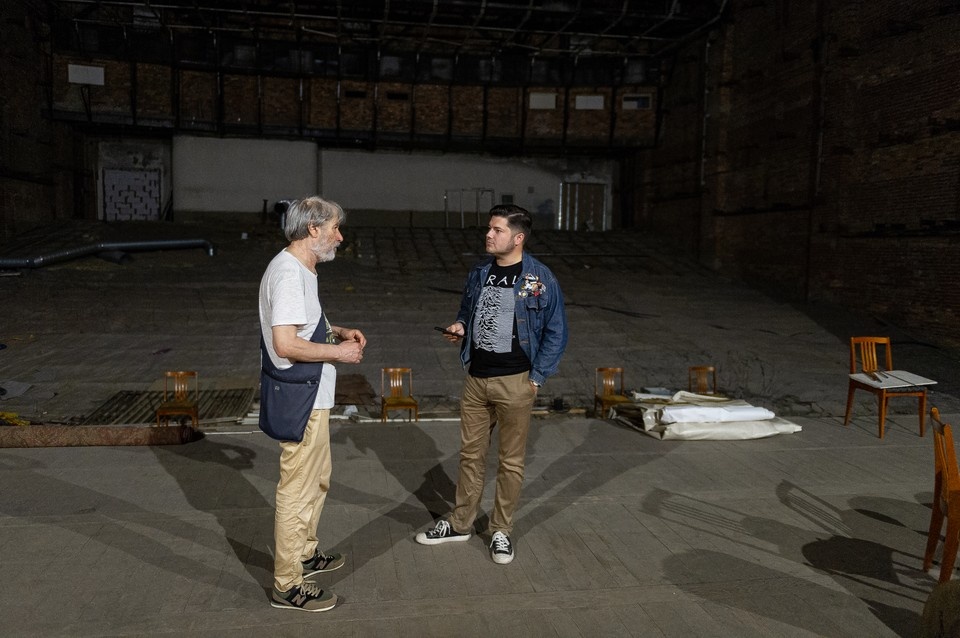    Лев Гутовский и автор на сцене концертного зала ЦДС. Дмитрий АНДРЕЕВ