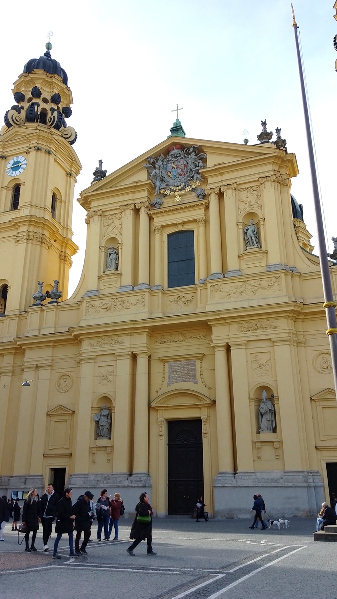 Театинер-кирхе. Фото автора.