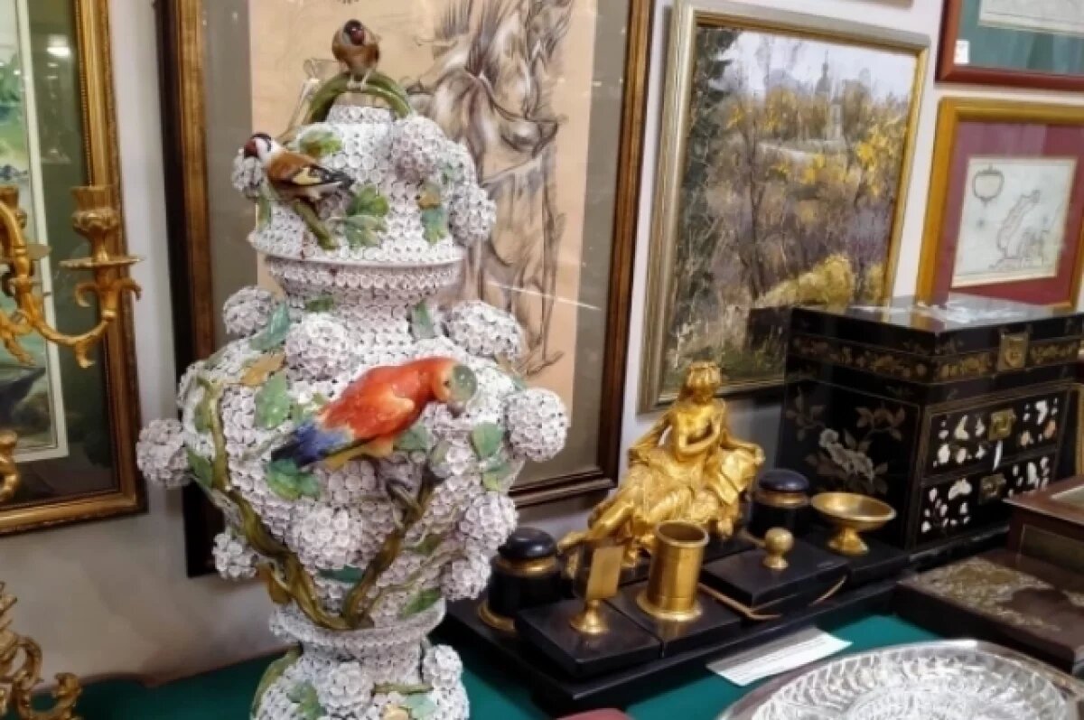    Антиквары Новосибирска раскрыли историю вазы с птицами XVIII века