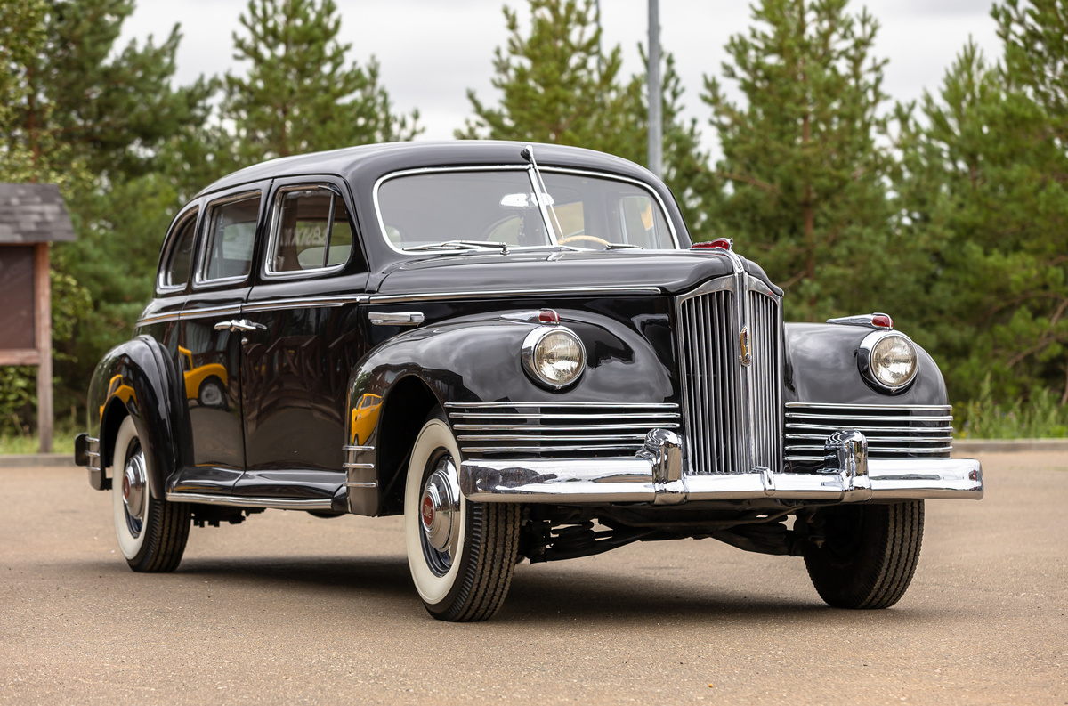    Ретрофестиваль в Татарстане проводится с 2007 года, но непосредственно в Казани выставка проходила только в «коронавирусном» 2020 году: в остальных случаях площадки находили в пригороде столицы. В последнее время мероприятие принимает город-курорт «Свияжские холмы» недалеко от Иннополиса. Обычно в трёхдневной выставке участвуют около 200 единиц техники: в основном автомобили и мотоциклы старше 30 лет.   
Сергей Ильин