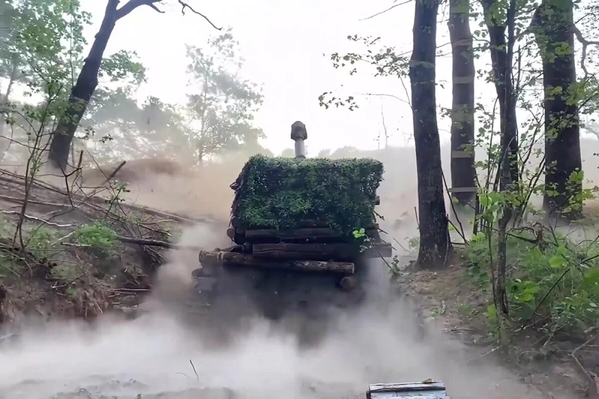    Бойцы ВС РФ одним выстрелом уничтожили блиндаж и БМП ВСУ под Угледаром