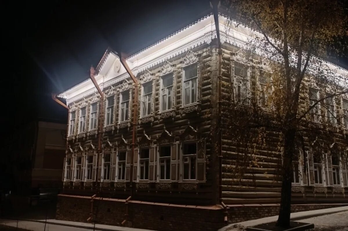    В Томске на «Доме за рубль» на Московском тракте установили подсветку