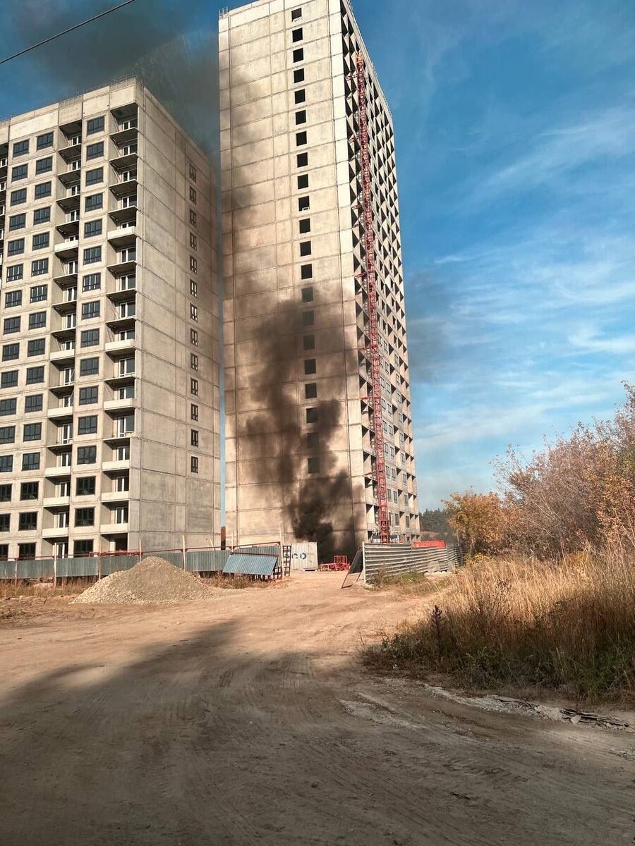   Пожар на стройке в Барнауле. Источник: Barnaulgorod