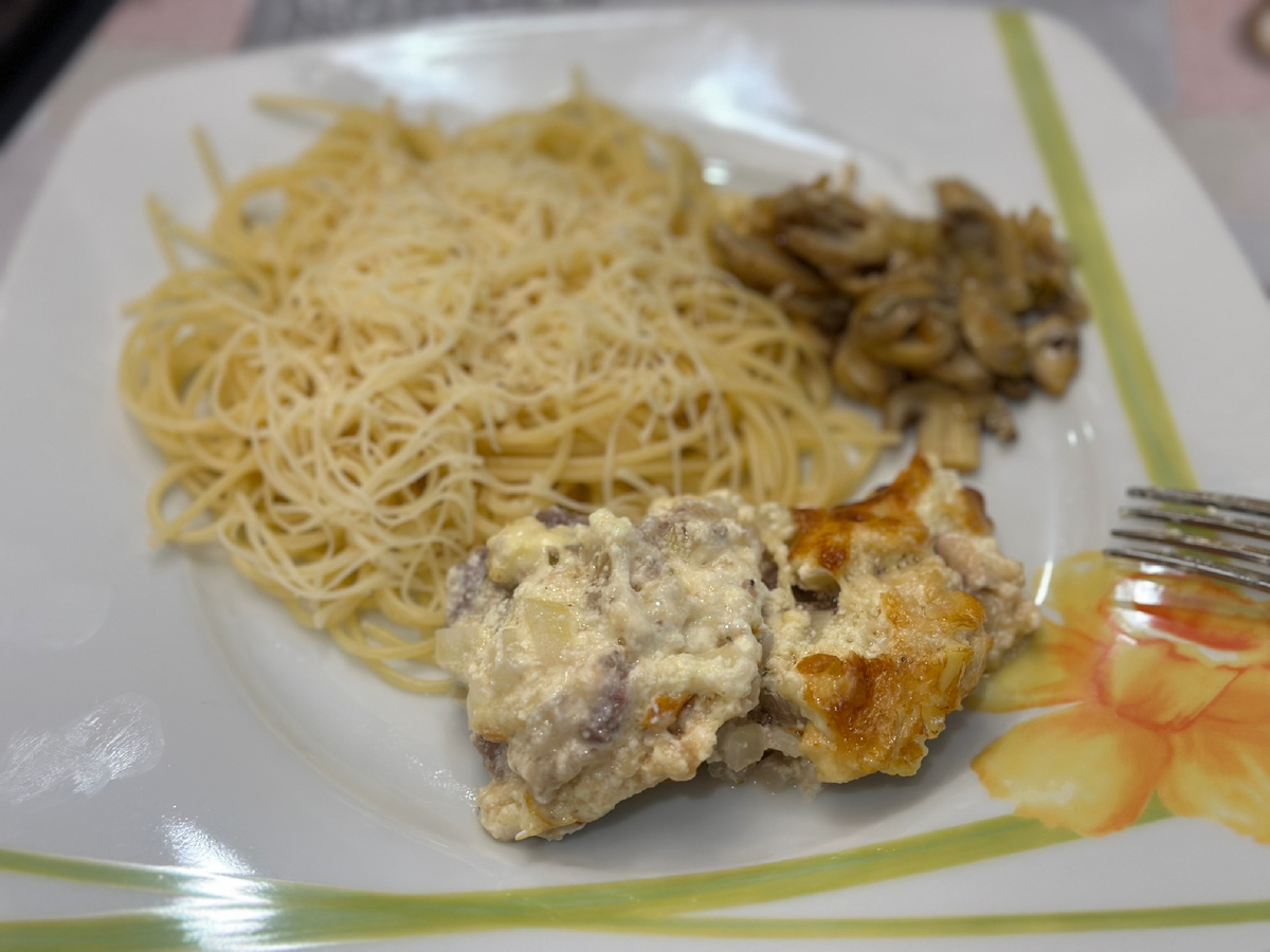 Макароны с сыром, грибы, мясо по-французски 