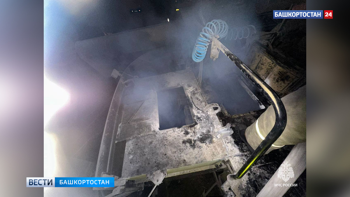    На поле в Башкирии вновь загорелся зерноуборочный комбайн