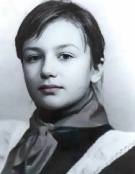  Анастасия Мельникова в школьные годы./Фото: nazametke.com