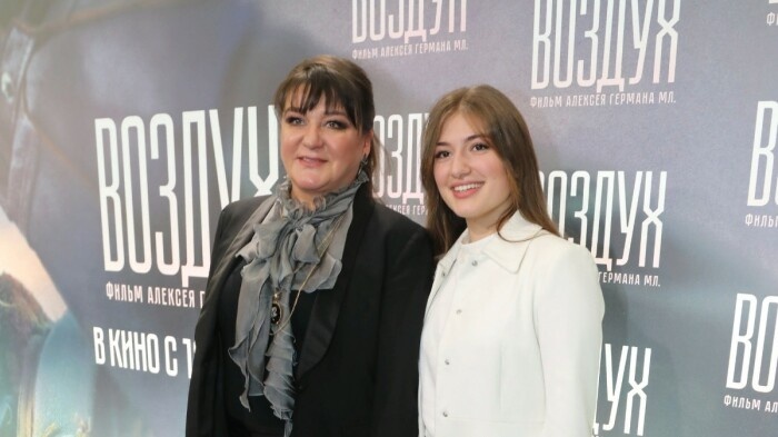  Анастасию Мельникову поддерживает ее дочь, Мария./Фото: kp.ru