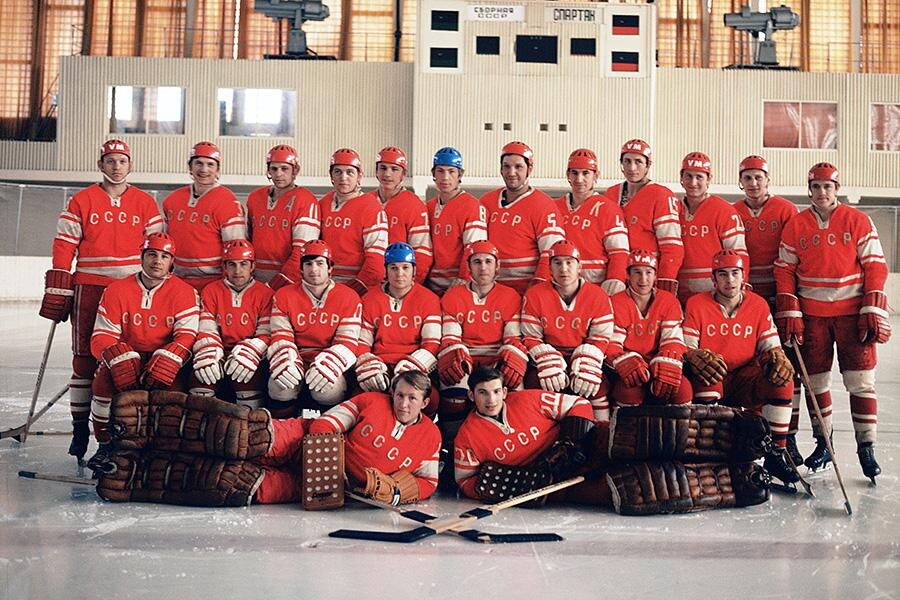 Виктор Кошевой, Вячеслав Ун Да-Син / ТАСС📷Сборная СССР по хоккею с шайбой. Борис Михайлов второй слева во втором ряду, 1972 год