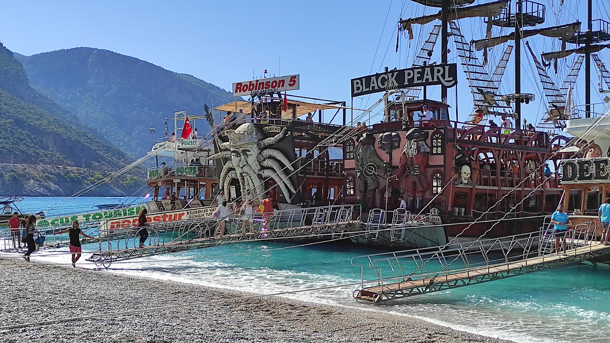 Турецкие горы и пляжи осенью гораздо популярнее российских и абхазских. Фото: Кирилл Полиенко/Polienko: путешествуем вдвоём