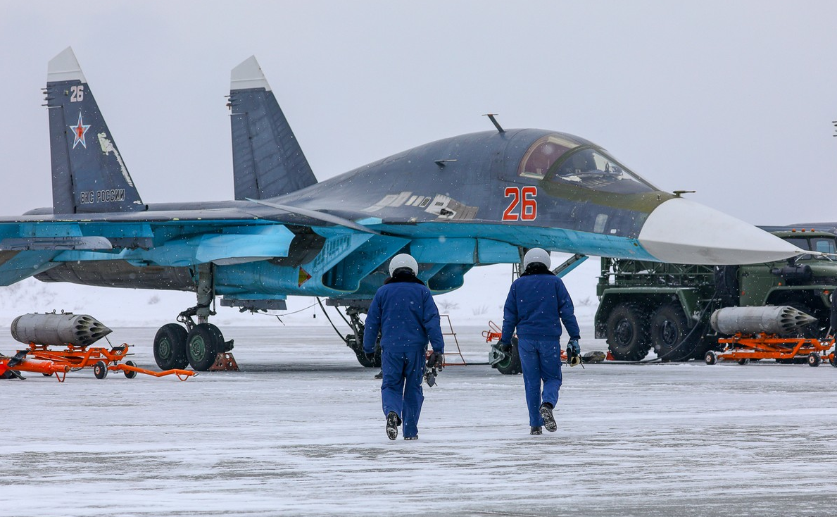 Су-34 претендует на звание нового главного универсала ВКС.  Бомбардировщик, ракетоносец, и даже иногда истребитель и штурмовик. Фото МО РФ