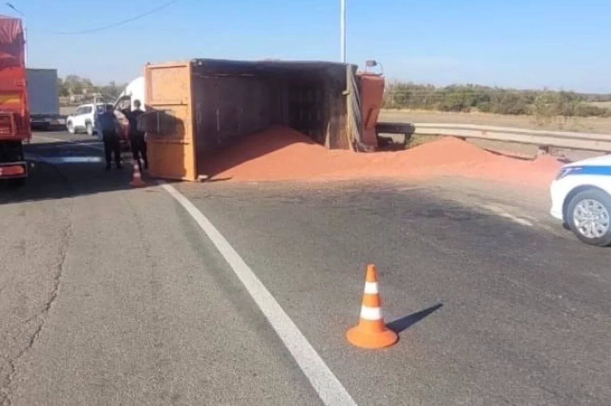    На Кубани после ДТП с опрокидыванием погиб водитель «КамАЗа»