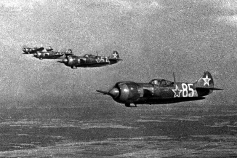 Как молодые летчики на Ла-5 проучили немецких асов на Ме-109