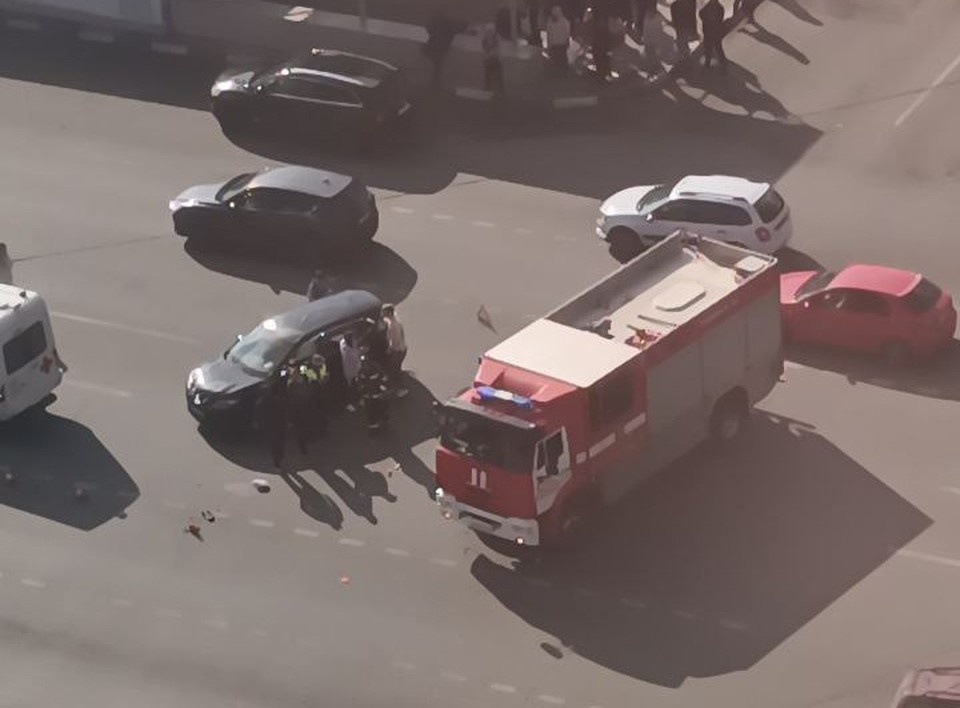    В Заволжье Ульяновска на проспекте Ульяновском сбили мотоциклиста | ФОТО: телеграм-канал Ульяновская Ё_бласть