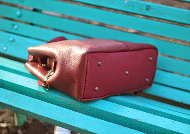 В Твери немолодой рецидивист украл в парке сумку у пожилой женщины