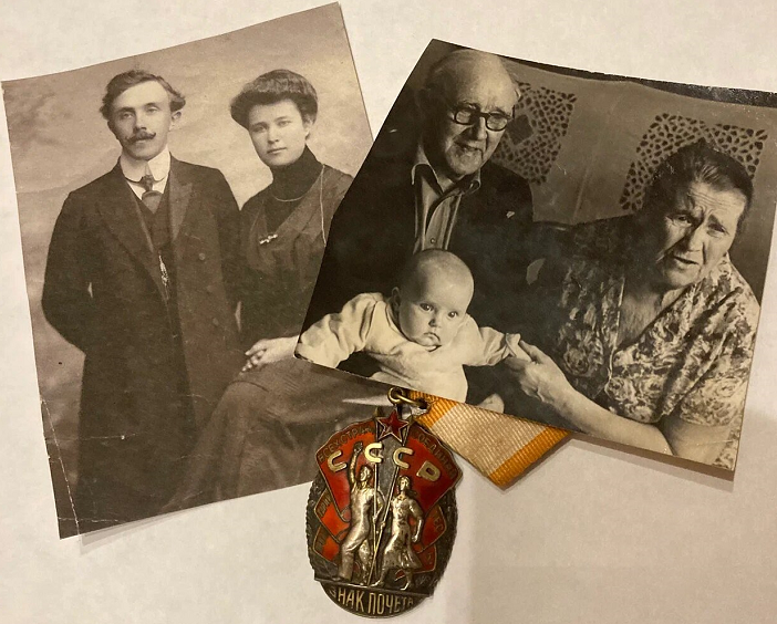 Мои прабабушка с прадедушкой в молодости и со мной на руках. И еще орден моей прабабушки "Знак почета", который я бережно храню. 