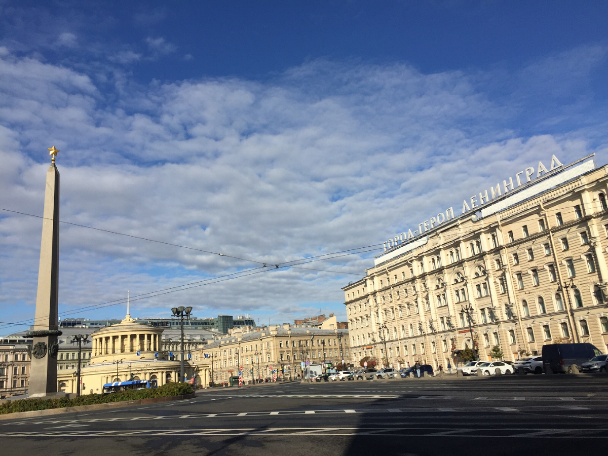 Преклонение перед подвигом героических ленинградцев и защитников города - это навсегда. Фото автора