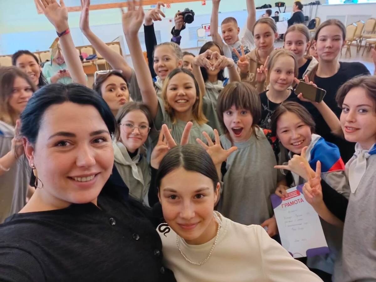 В школе Алена Миллер курирует "Движение первых" 
