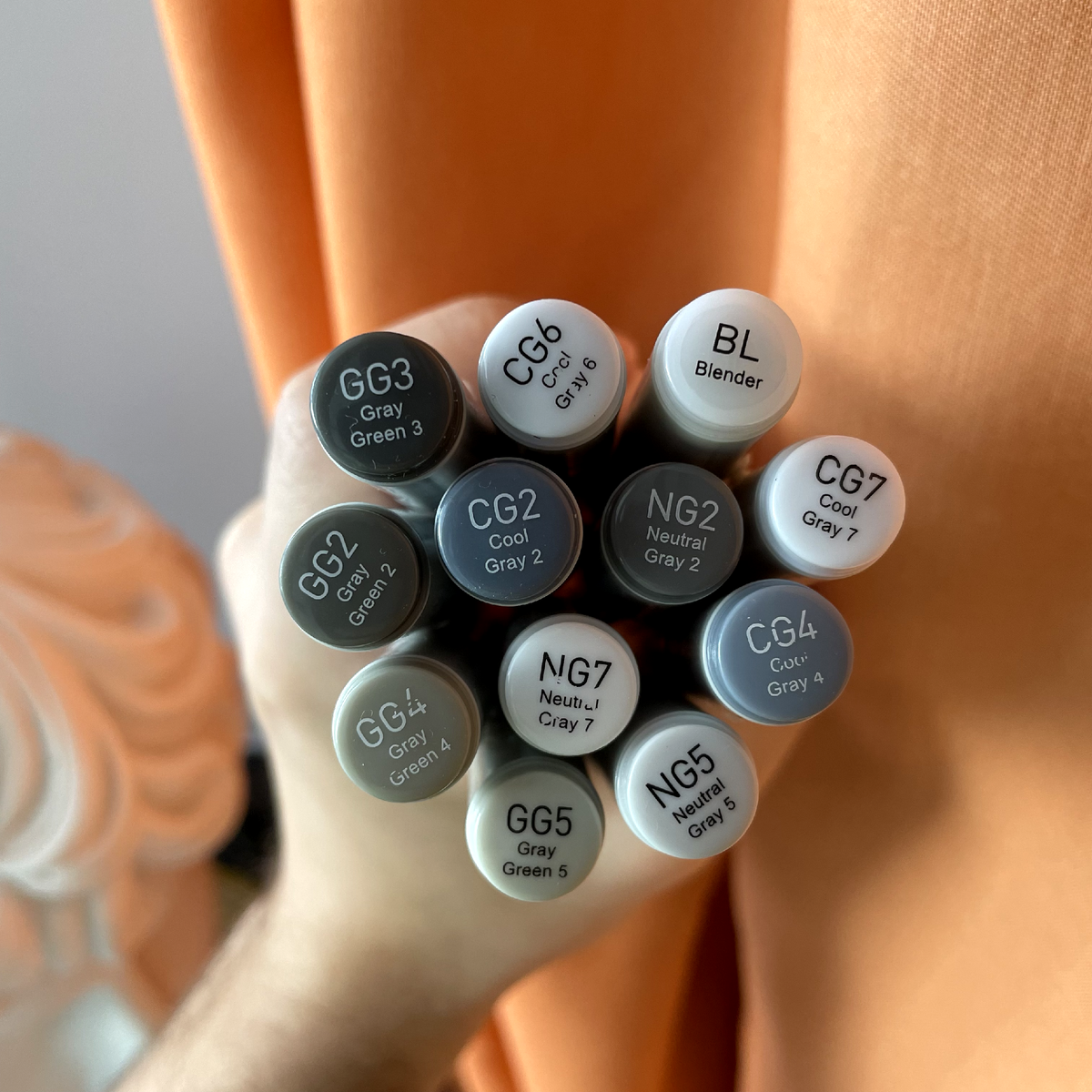 Все оттенки набора. Также в наборе имеется маркер-блендер.