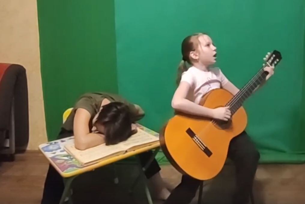 А еще на столике можно прикорнуть...