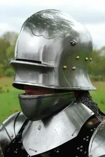 Рыцарь в очень активном поиске - царевна-лягушка зеленая и плоская, увы. Источник: Pinterest