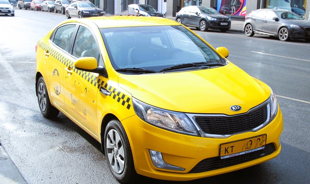 Фото взято с https://lapsha.media/feiky/vladimira-putina-uvideli-za-rulem-taksi/