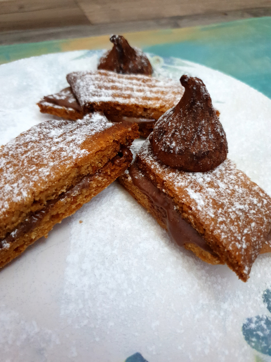 Чем больше в это печенье добавить специй, тем оно будет вкуснее🥰