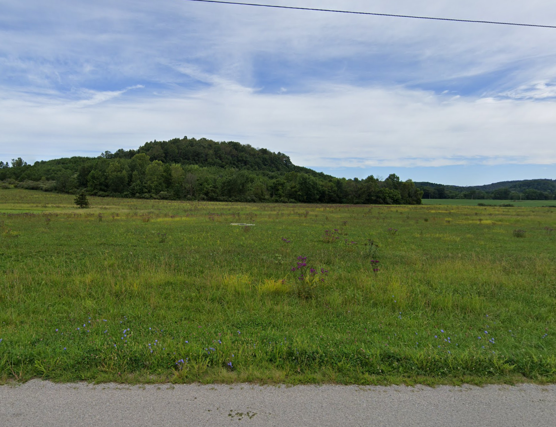 Холм Индиан-Хилл недалеко от впадения Стиллуотер в Тускаравас. Это самая высокая точка в округе и ,возможно, то самое место пыток белых пленников. Скриншот с гугл-мап 