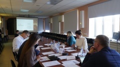 Сегодня в стенах Минсельхоза проходит последний этап рассмотрения заявок на предоставление грантов для развития семейных ферм.

В этом году подано 7 заявок на общую сумму более 62 млн рублей. В своих проектах заявители планируют использовать средства гранта для строительства зерноскладов, приобретения ферм и ангаров для хранения сельхозпродукции, а также закупки необходимого оборудования. Основные направления у грантополучателей — это растениеводство и переработка овощей и ягод.

Напомним, что в 2023 году на развитие семейных ферм было подано 23 заявки, из которых 10 КФХ стали победителями, получив общую сумму грантов более 89 млн рублей. Благодаря этой государственной поддержке было создано 36 новых рабочих мест, и основные направления по-прежнему включают растениеводство и мясное скотоводство.

Мы желаем всем участникам удачи и уверенны, что их проекты помогут сделать наш агросектор еще более успешным.