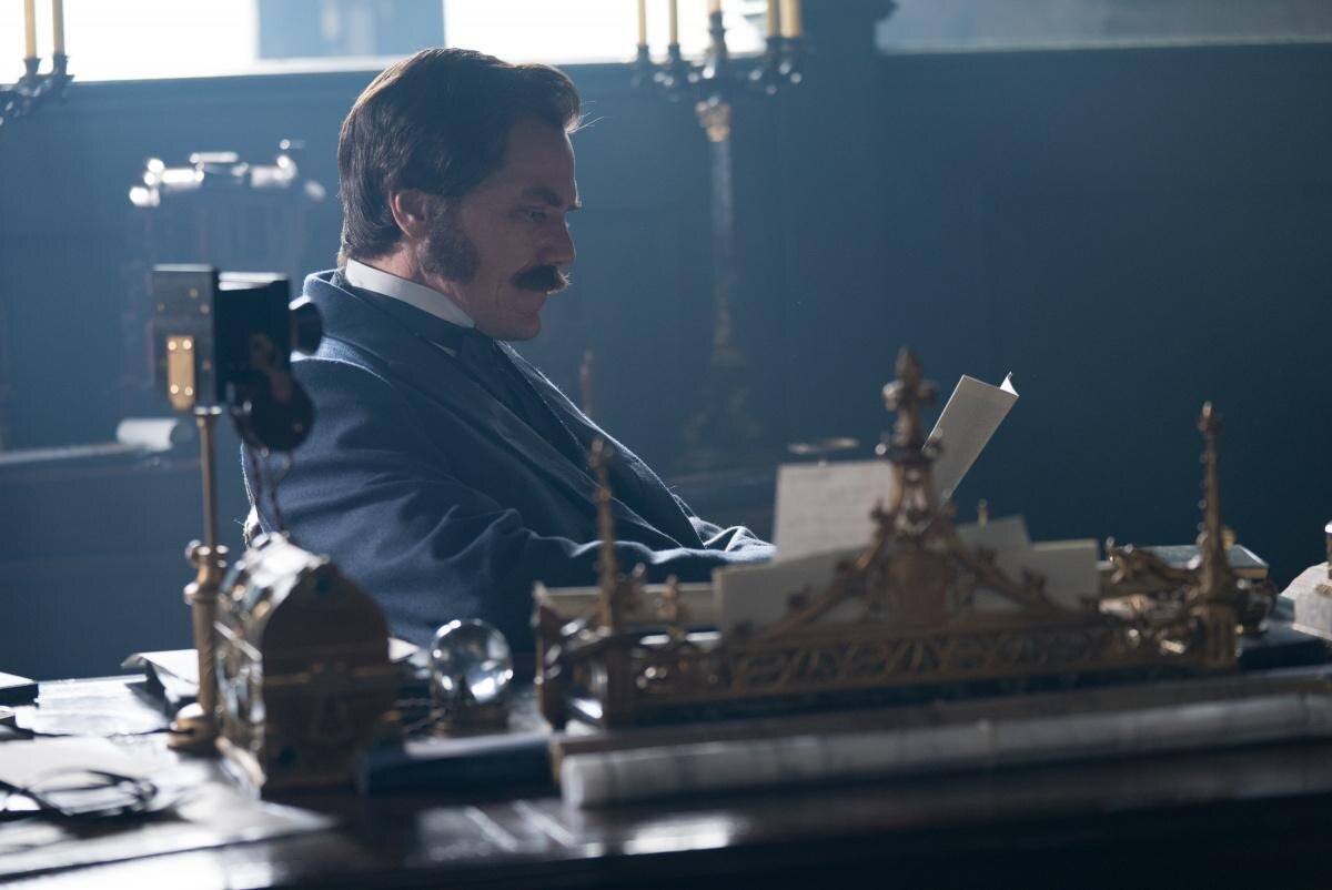 Кадры из фильма «Война токов» в роли Вестингауза Майкл Шеннон