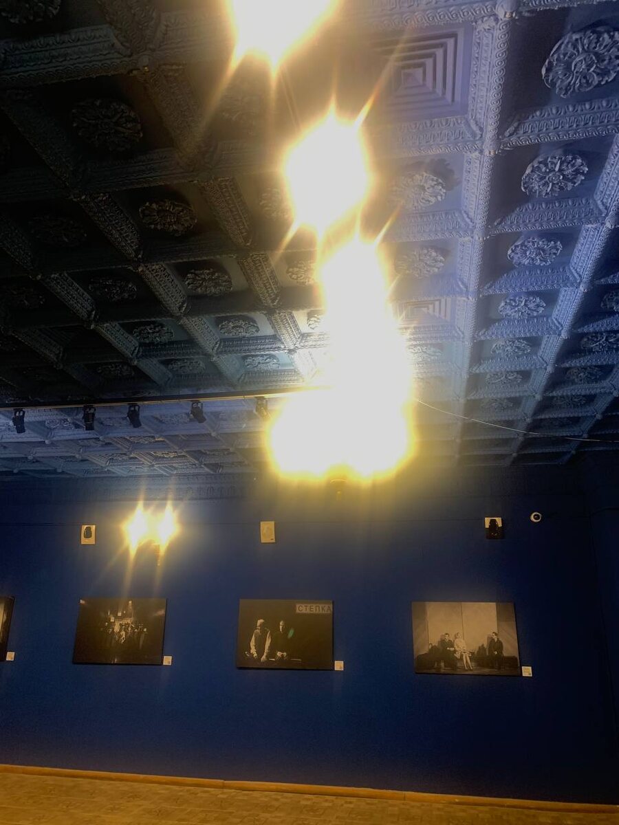 Второй этаж с малой сценой.