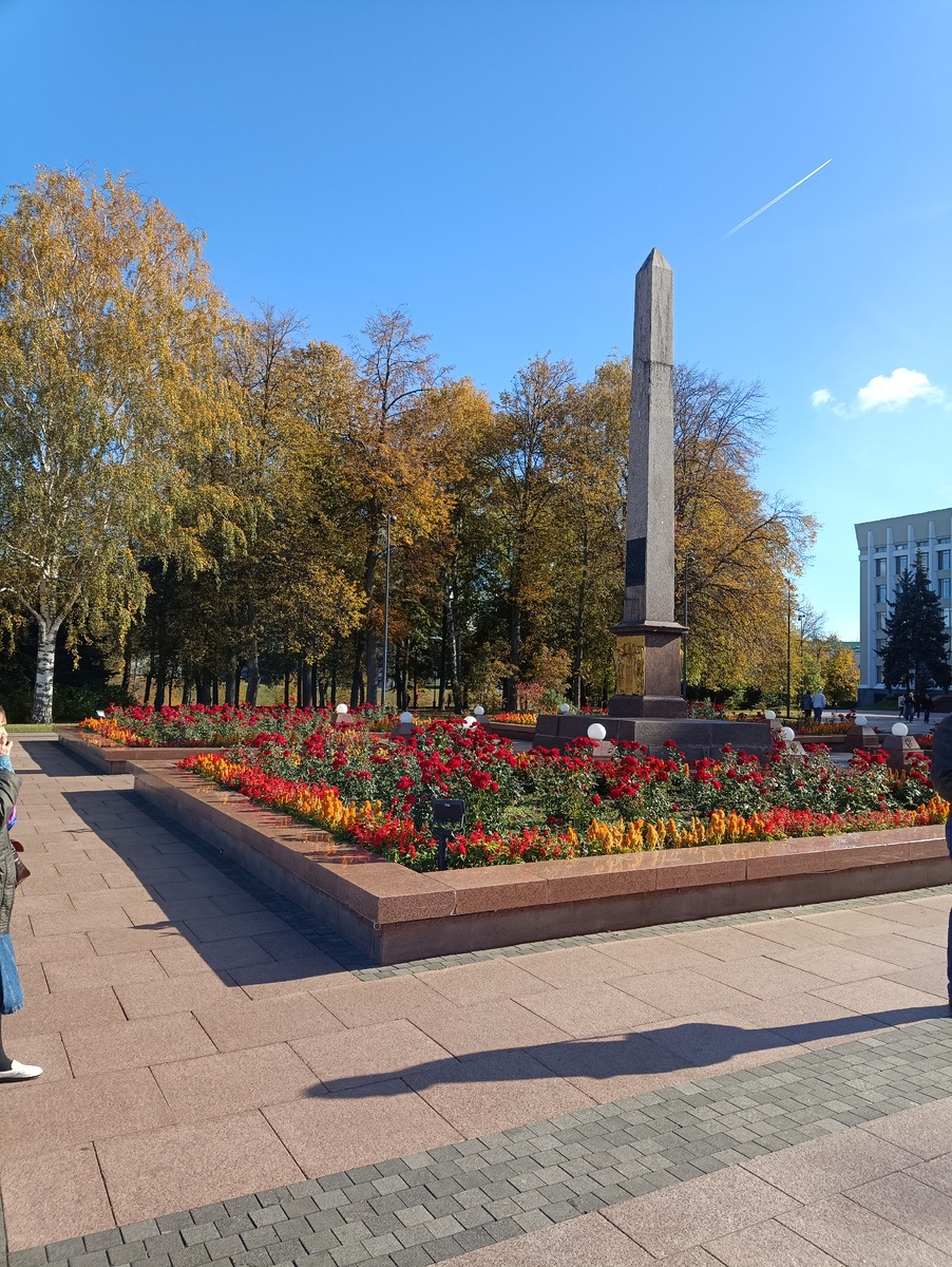 Обелиск в честь Минина и Пожарского