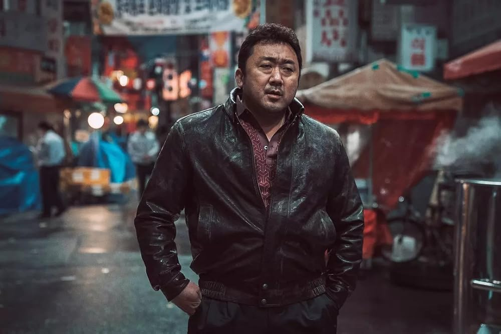 Кадр из фильма «Beomjoe dosi». Режиссер: Кан Юн-сон. Производство: Ascendio, B.A. Entertainment, Hong Film, Kiwi Media Group, Megabox Plus M