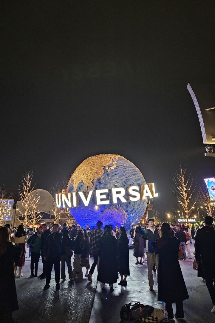 Знаменитый глобус Universal Studios